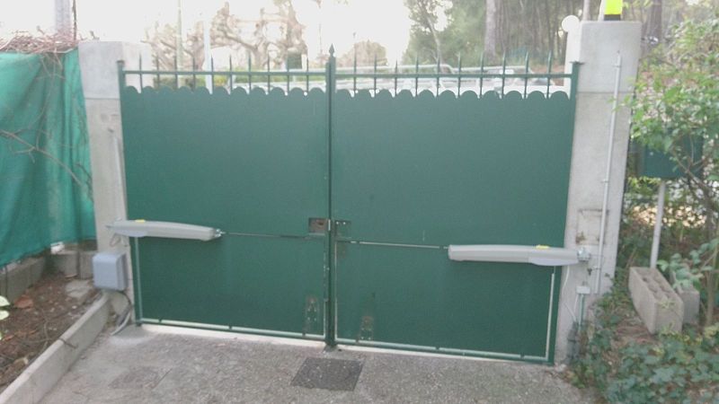 Pose des moteurs AXI de la marque CAME sur un portail en fer sur MARSEILLE un installateur PREMIUM CAME - Pose de système automatisé et domotique de la maison à Cassis -