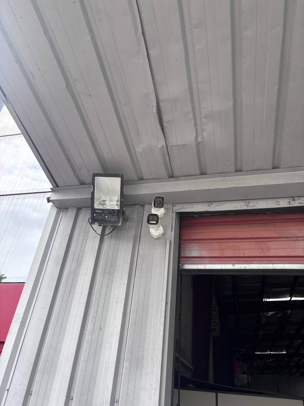 Installation d’un système de caméra de surveillance hikvvision dans un entrepôt dans la zone des paluds sur aubagne et gemenos