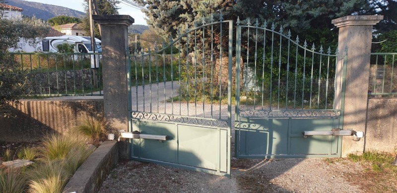 remplacement d'une automatisme de la marque FAAC par un automatisme de la marque came de type AXI sur la commune de Saint-Zacharie par un installateur premium came