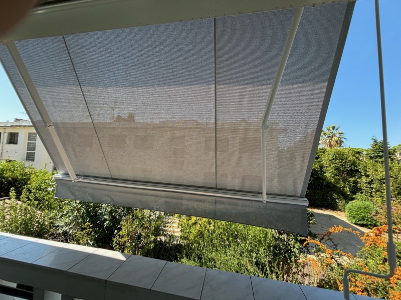 remplacement d’un store banne manuel et pose d’un autre sur saint-cyr les lecques 