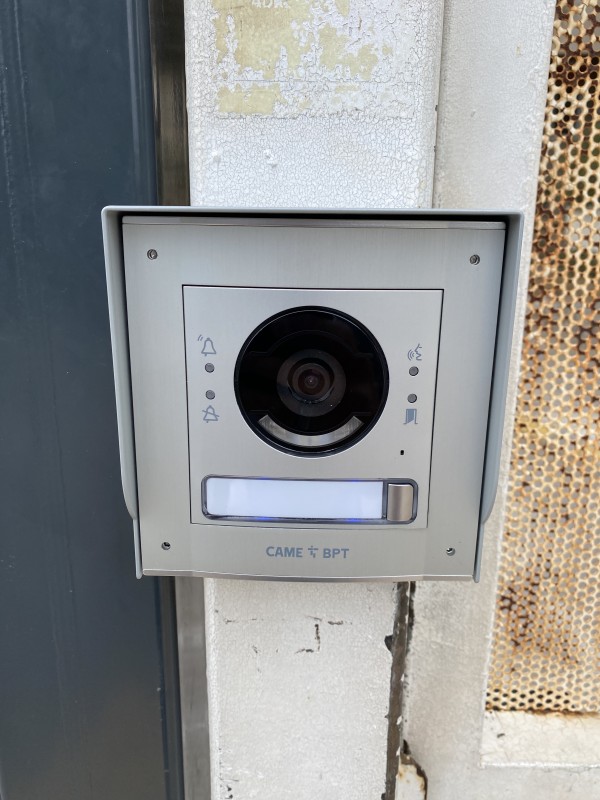 Remplacer un interphone pars un visiophone de la marque Came avec l’ouverture d’un portillon électrique dans la ville de Cassis