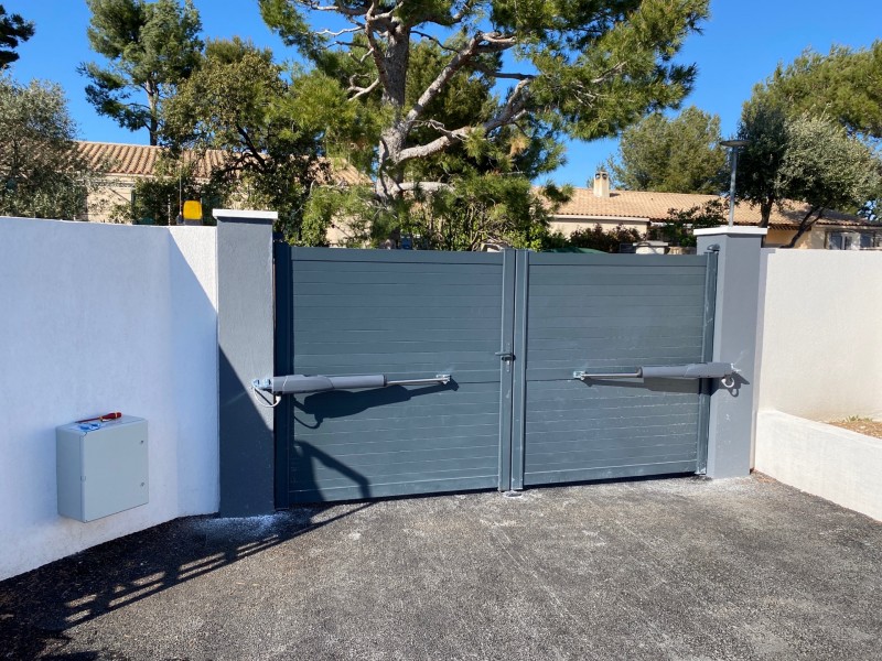 Pose d’Automatisme de la Marque Came de type ATS sur un portail épatant en aluminium avec couverture par smartphone sur la commune de roquefort la Bédoule