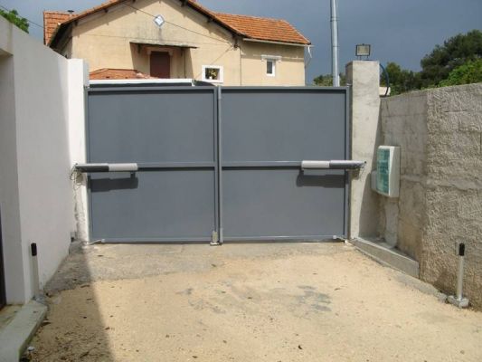 automatisme à vérin CAME pour portail battant en fer